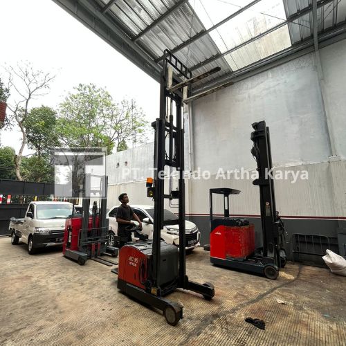 Stacker full elektric Reach